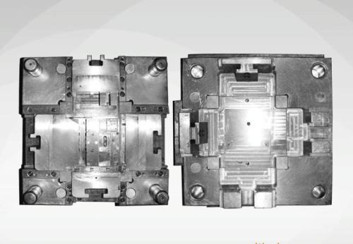 深圳塑膠模具廠(chǎng)家：塑膠模具成型部份